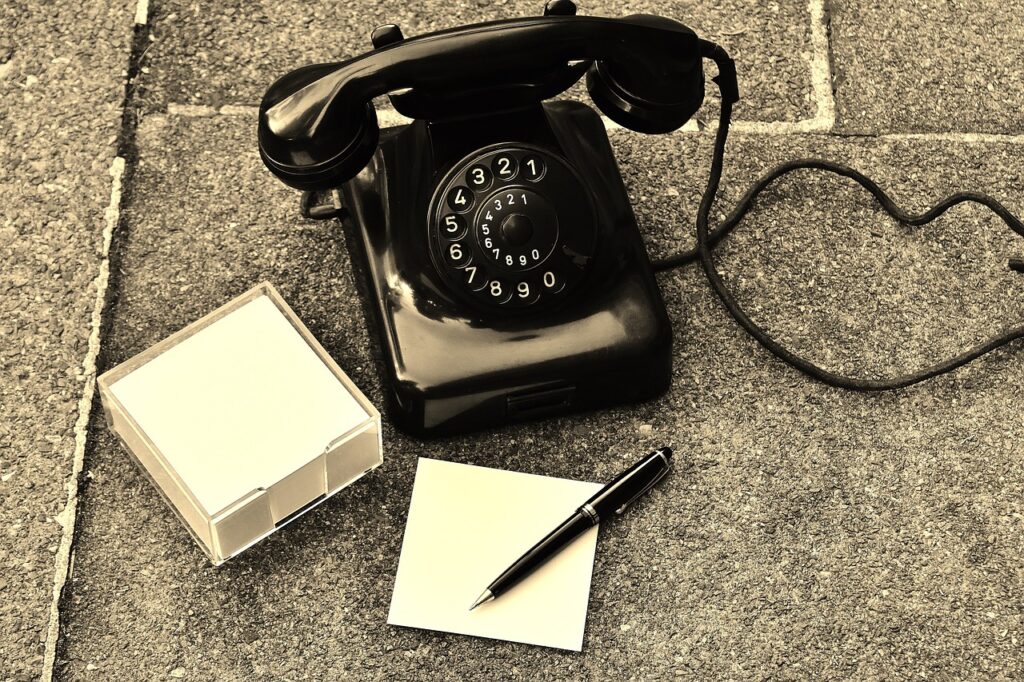 phone, old, year of construction 1955-1742818.jpg